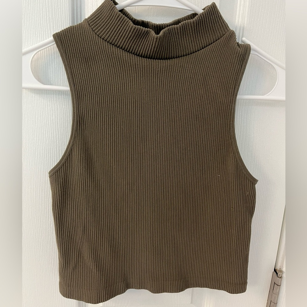 Sleeveless Ribbed Crop Top - Olive